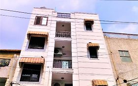 Hotel White Palace,nizamuddin Railway Station New Delhi India